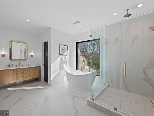 627 Hine Street SE, Vienna VA 22180