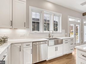 6607 29TH Street N, Arlington VA 22213