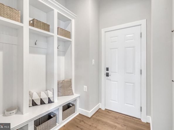 6607 29TH Street N, Arlington VA 22213