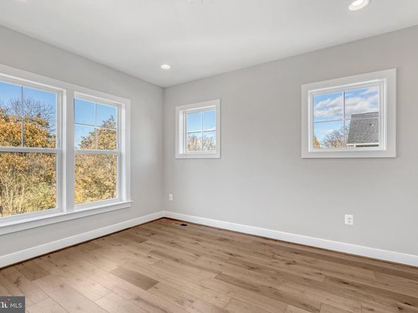 6607 29TH Street N, Arlington VA 22213