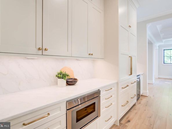 1806 Dumbarton Street, Mclean VA 22101