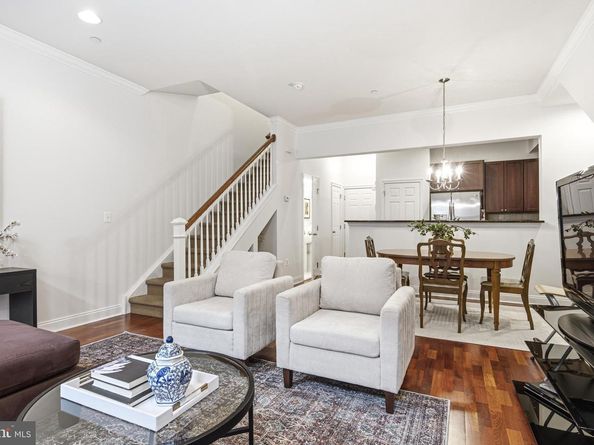 606 Admirals Way, Philadelphia PA 19146