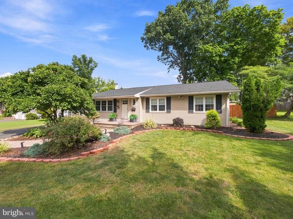 906 Big Oak Road, Yardley PA 19067