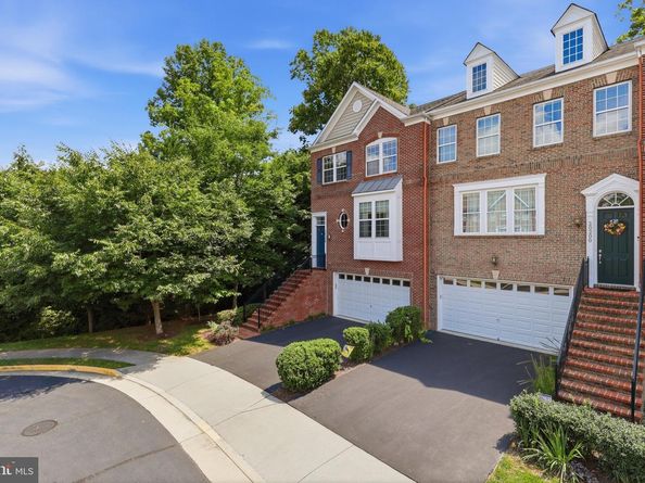 20200 Center Brook Square, Sterling VA 20165