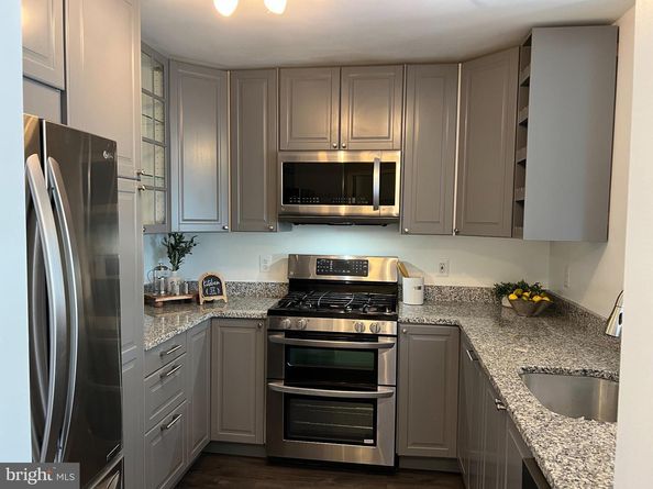 5573 Seminary Road 305, Falls Church VA 22041