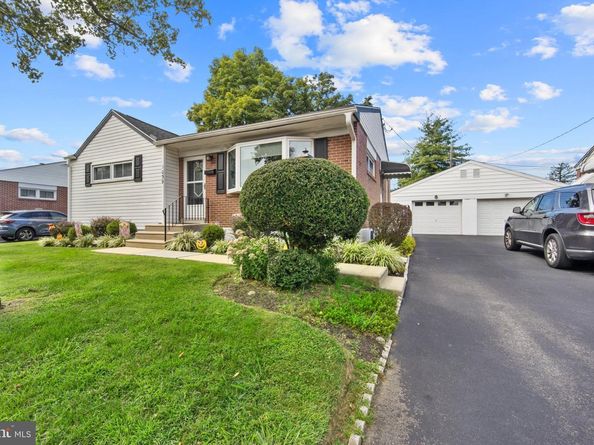 1039 11TH Avenue, Folsom PA 19033