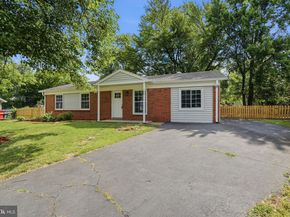 706 S Dogwood Court, Sterling VA 20164