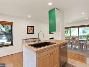 2360 S Arlington Ridge Road, Arlington VA 22202