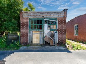 652 Rector Street, Philadelphia PA 19128