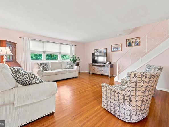 7520 Valley Avenue, Philadelphia PA 19128