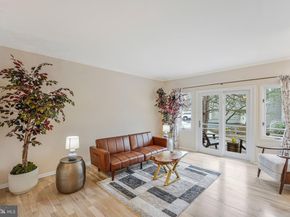 11123 Lakespray Way, Reston VA 20191