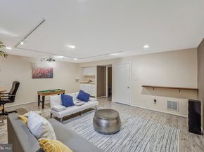 11123 Lakespray Way, Reston VA 20191