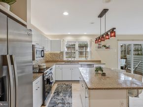 11123 Lakespray Way, Reston VA 20191