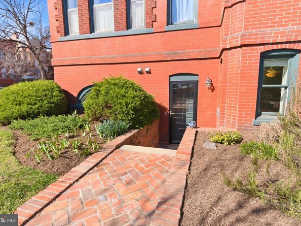 226 5TH Street SE 102, Washington DC 20003