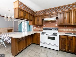 29 Pond Lane, Levittown PA 19054