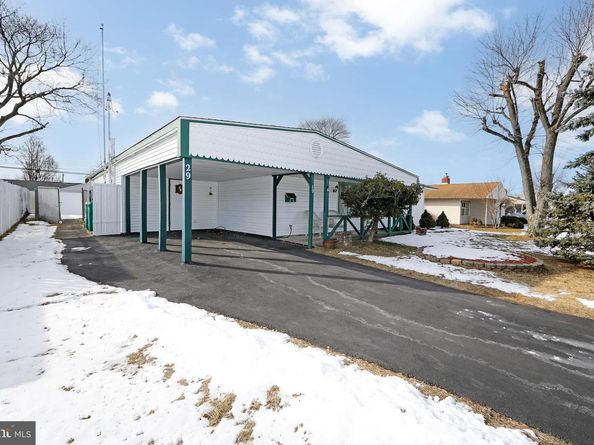 29 Pond Lane, Levittown PA 19054