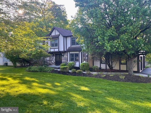 6 Locust Way, Lafayette Hill PA 19444