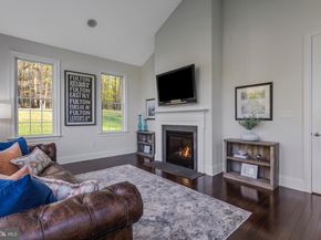21 Goldney Dr, Newtown PA 18940