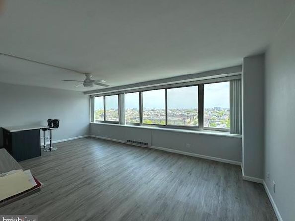 2401 Pennsylvania Avenue 18B26, Philadelphia PA 19130