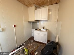 3926 Fairmount Avenue, Philadelphia PA 19104