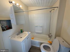 3926 Fairmount Avenue, Philadelphia PA 19104
