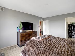5340 Holmes Run Parkway 919, Alexandria VA 22304