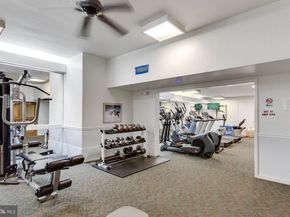5340 Holmes Run Parkway 919, Alexandria VA 22304