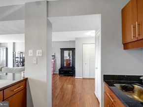 5340 Holmes Run Parkway 919, Alexandria VA 22304