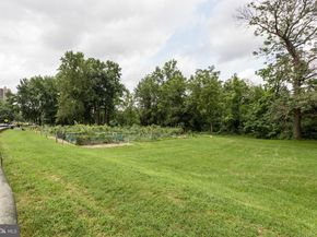 5340 Holmes Run Parkway 919, Alexandria VA 22304