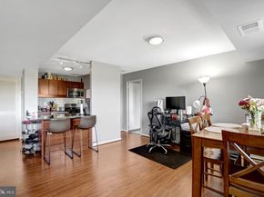 5340 Holmes Run Parkway 919, Alexandria VA 22304