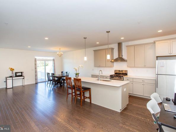 44 Parry Way, Warminster PA 18974