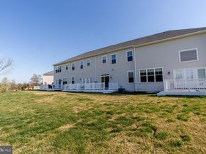44 Parry Way, Warminster PA 18974