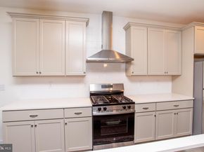 44 Parry Way, Warminster PA 18974