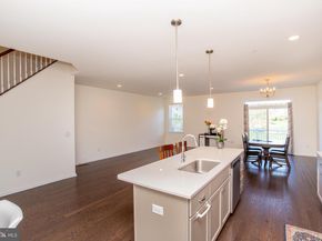 44 Parry Way, Warminster PA 18974