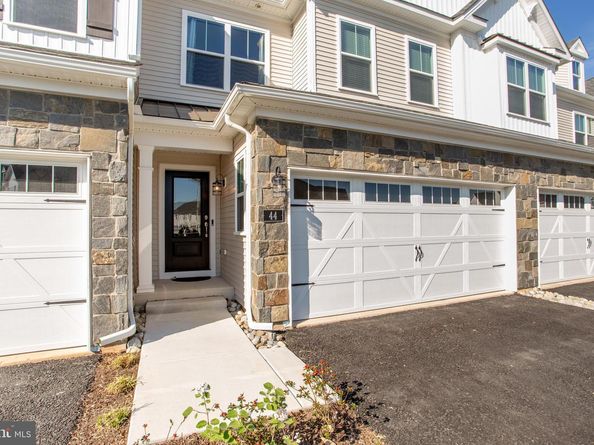 44 Parry Way, Warminster PA 18974