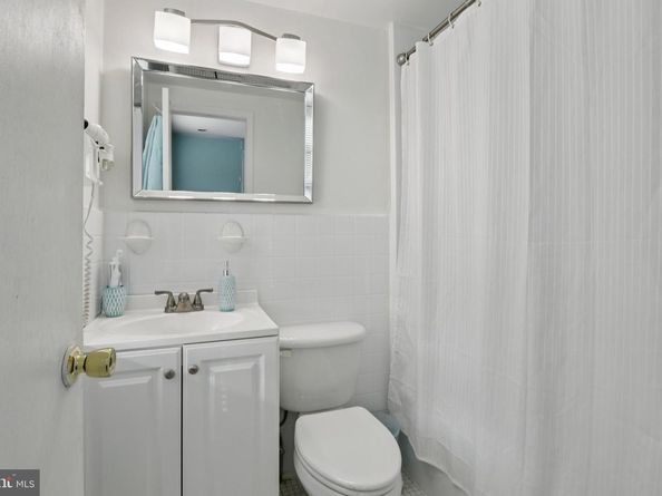 415 City Avenue D1, Merion Station PA 19066