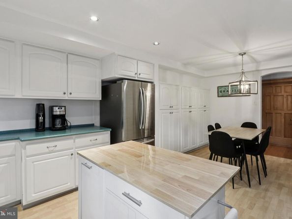 415 City Avenue D1, Merion Station PA 19066