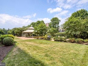 5300 Holmes Run Parkway 212, Alexandria VA 22304