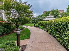 5300 Holmes Run Parkway 212, Alexandria VA 22304