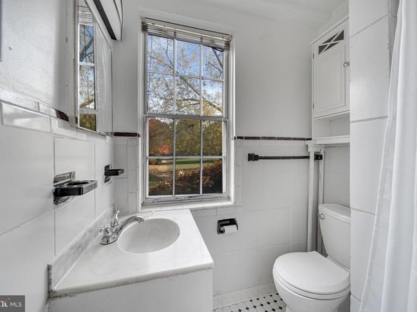 18 Auburn Court A, Alexandria VA 22305