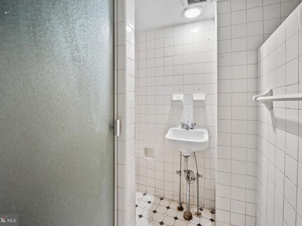 908 Fanshawe Street, Philadelphia PA 19111