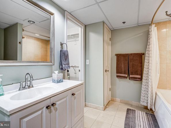 1276 N Wayne Street 606, Arlington VA 22201