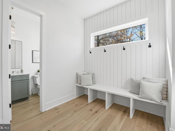 612 Gibson Circle SW, Vienna VA 22180