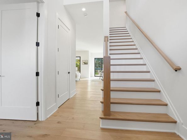 612 Gibson Circle SW, Vienna VA 22180