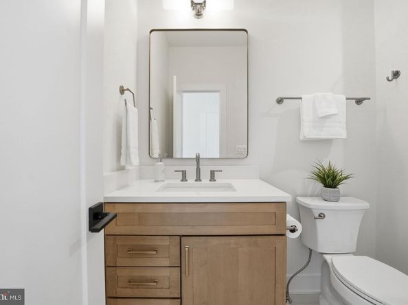 612 Gibson Circle SW, Vienna VA 22180