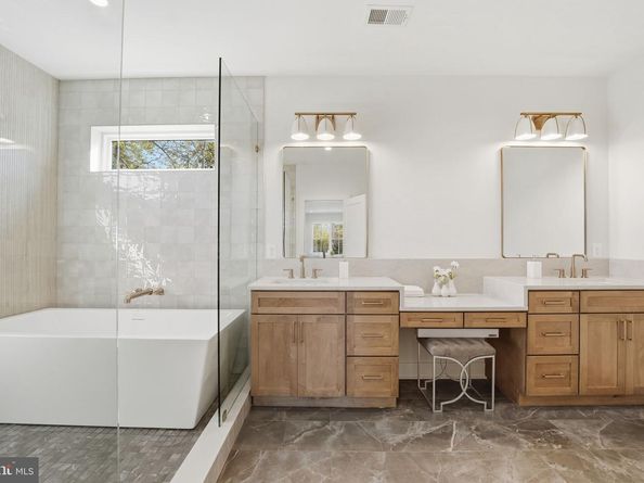 612 Gibson Circle SW, Vienna VA 22180