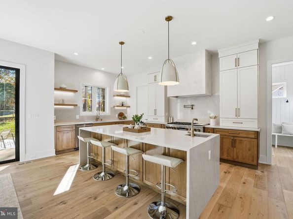 612 Gibson Circle SW, Vienna VA 22180