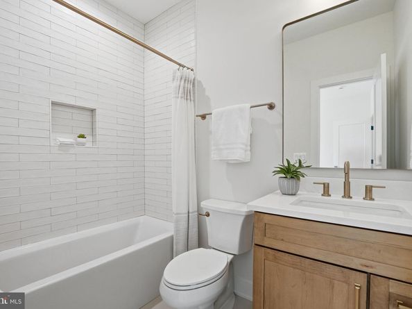 612 Gibson Circle SW, Vienna VA 22180