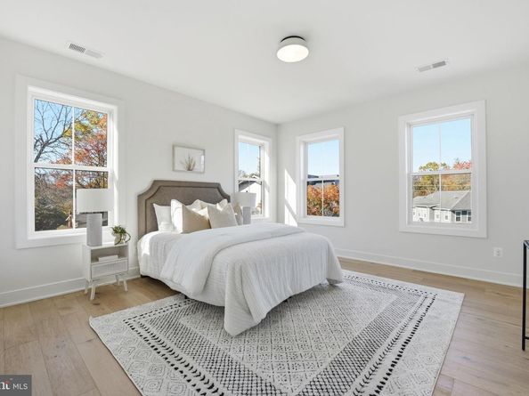 612 Gibson Circle SW, Vienna VA 22180