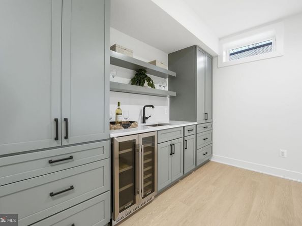 612 Gibson Circle SW, Vienna VA 22180